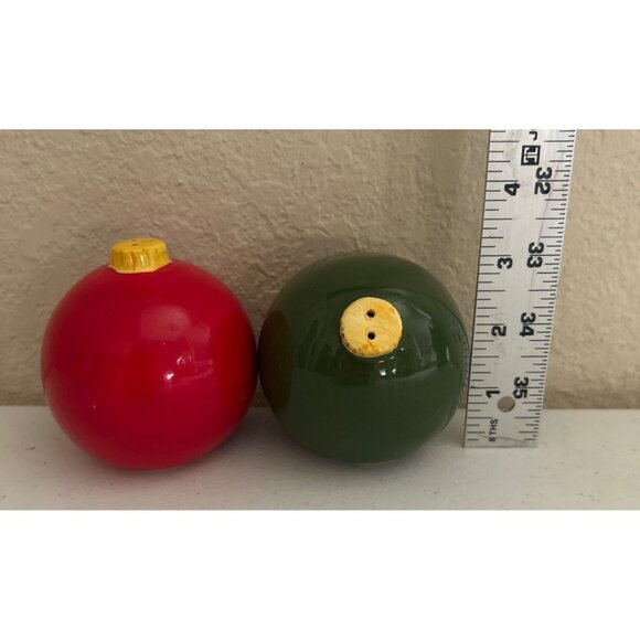 Vtg Block Ceramic Christmas Ornament Ball Salt & Pepper Shakers Red & Green - Picture 3 of 4